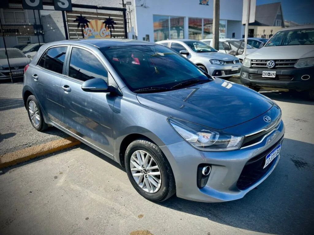 Kia RIO EX 1.6 – 5 PUERTAS – CAJA AUTOMATICA /18